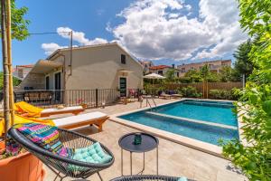 Home Maria - pool & parking