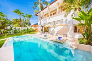 Villa Dublin - Luxury 5 BDR w Jacuzzi & Pool