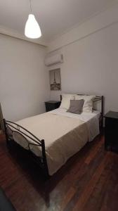 Apartment by the Sepolia metro