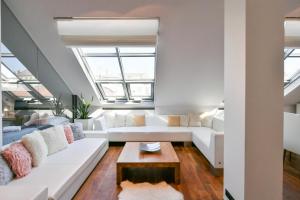 LUXURY CENTRAL PENTHOUSE WITH SAUNA, TERRACE, 250m2, 5BDRM, 3BTHRM