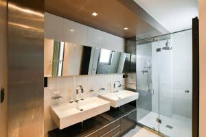 LUXURY CENTRAL PENTHOUSE WITH SAUNA, TERRACE, 250m2, 5BDRM, 3BTHRM