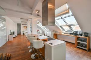 LUXURY CENTRAL PENTHOUSE WITH SAUNA, TERRACE, 250m2, 5BDRM, 3BTHRM