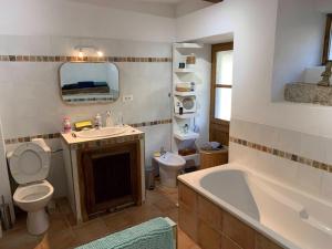 B&B / Chambres d'hotes Les chambres de la Bastide : Chambre Double avec Salle de Bains Privative