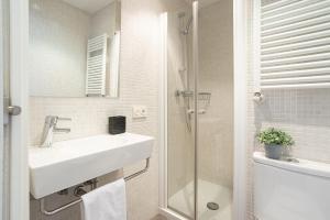 SAN LUIS 2 Vivienda, playa y garaje by Egona