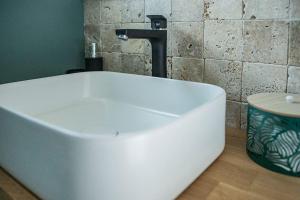 Spacious studio near lake