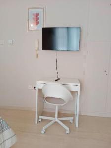 Cherry - HappyHostGr - Downtown Apartment