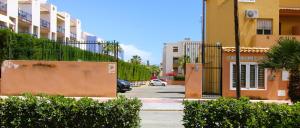 Apartamento de tres dormitorios terraza privada y piscina abierta todo el año, Cabo Roig, Orihuela costa, AQ-128