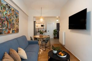 Adelas Apartment BR & LR Next to Metro and 20 From Acropolis