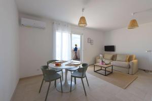 Appartements Residence Marina di Bravone - appartement 6 personnes RDC N107 : photos des chambres