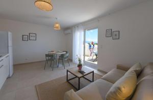 Appartements Residence Marina di Bravone - appartement 6 personnes RDC N107 : photos des chambres