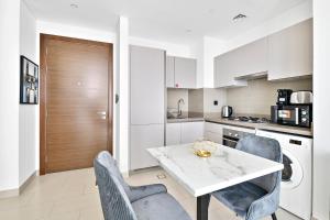 ALiving Luxury 1BR I Partial Burj khalifa Views I Sobha Creek Vista