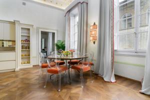 Cavalier Paolo - La Dimora degli Affreschi Florence