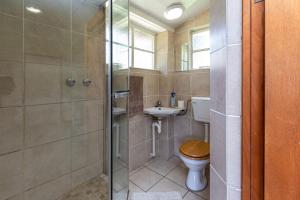 Lowestoffe Country Lodge - Walnut