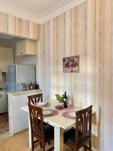 Sweet Home Sleeps 4 with Garden