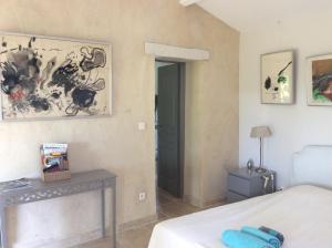 Maisons de vacances Charming maisonette, with swimming pool, view of the countryside and the Pyrenee : photos des chambres