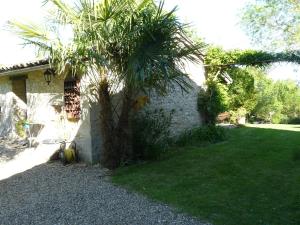 Maisons de vacances Charming maisonette, with swimming pool, view of the countryside and the Pyrenee : photos des chambres