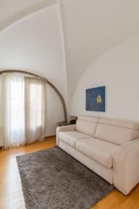 Santo Stefano Elegant Apartment by Wonderful Italy