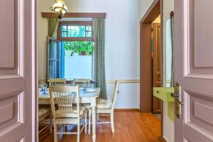 4 Bedroom Vintage House in heart of Pagrati Athens