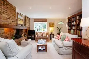 Veeve - Verdant Vistas - New Malden