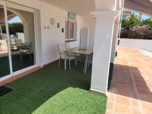 luxury apartments sea views with pool