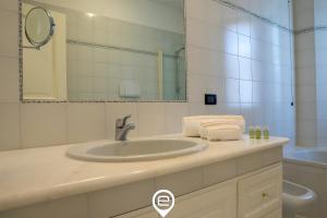 Charming Seaview Apartment img23