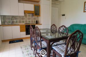 Charming Seaview Apartment img9