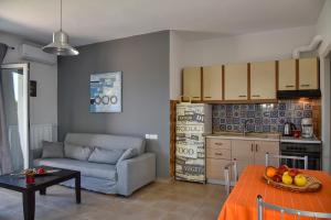 Marizas Beachfront Apartment with Swimming Pool