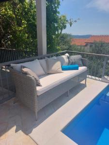 Apartman Traper with sea view and private pool