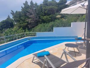 Apartman Traper with sea view and private pool