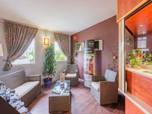 Hotels B&B HOTEL Strasbourg Aeroport : photos des chambres