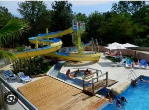 Mobile-home hyeres var climatisé dans camping avec piscine jusqu'à 6 personnes - La Decapris