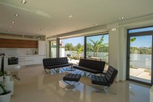 Luxury Villa Mirror - 200meters From The Beach