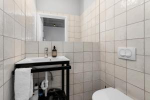 The Swan House by Heimaleiga