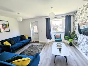 4 bed home with driveway parking, ideally located in Latchford, Warrington - Latchford Mews - Stretton