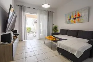 Daniel's Apt - Magical Views - Stroumbi