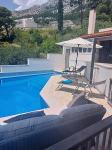 Apartman Traper with sea view and private pool