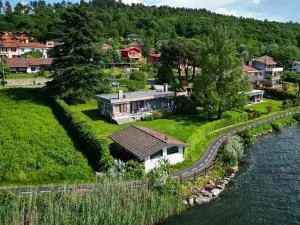 Casa Gaiani Villetta in riva al lago vista mozzafiato - Comabbio