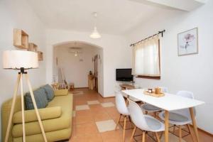 Charming villa with private pool near the sea and garden