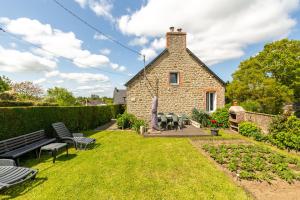 Maisons de vacances Maison de 3 chambres avec jardin clos et wifi a Rostrenen : photos des chambres