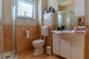 Holiday Home Lanita with Two Bedrooms & Terrace 