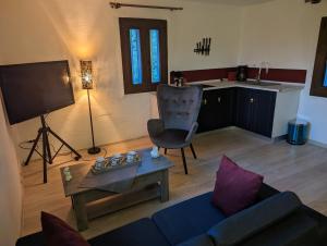 Lake House Anemona