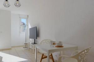 Appartements Studio avec balcon et garage : photos des chambres