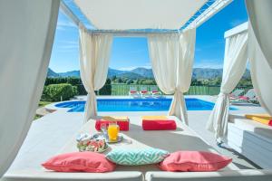 Owl Booking Villa Siquier - Luxury Retreat with Mountain Views