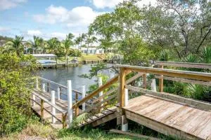 Waterfront corner 2/1 Apt - Juno Beach