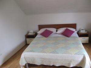 Apartments & Room Nina