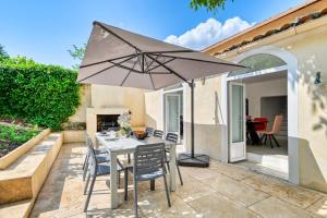 Maisons de vacances Charming house with pool and garden access : photos des chambres