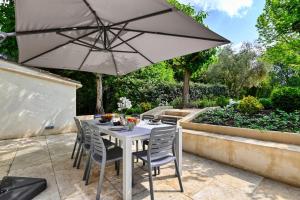 Maisons de vacances Charming house with pool and garden access : photos des chambres