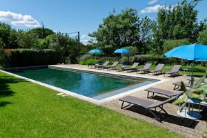 Maisons de vacances Charming house with pool and garden access : photos des chambres