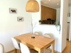 Apartament de disseny rústic amb vistes by RURAL DÀNEU