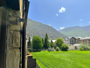 Apartament de disseny rústic amb vistes by RURAL DÀNEU